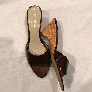 Slide woven heels